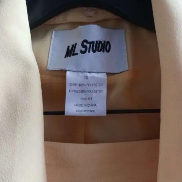 Women's two piece suit - Picture 2 of 8